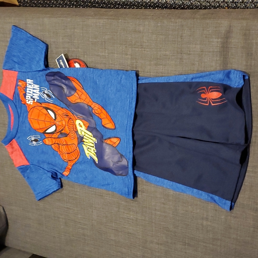 Black Friday Sale: NWT, Spiderman Pajama Set (2 pieces), Size: 5